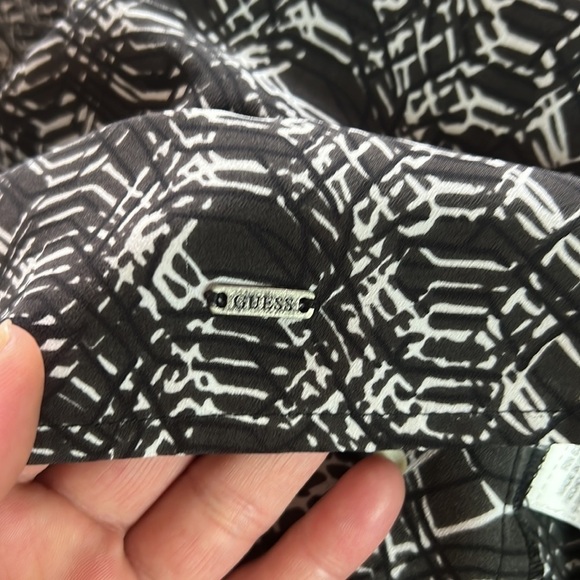 Guess Black/White Abstract Elastic Waist V-Neck A-Line Dress Size M - Picture 13 of 17